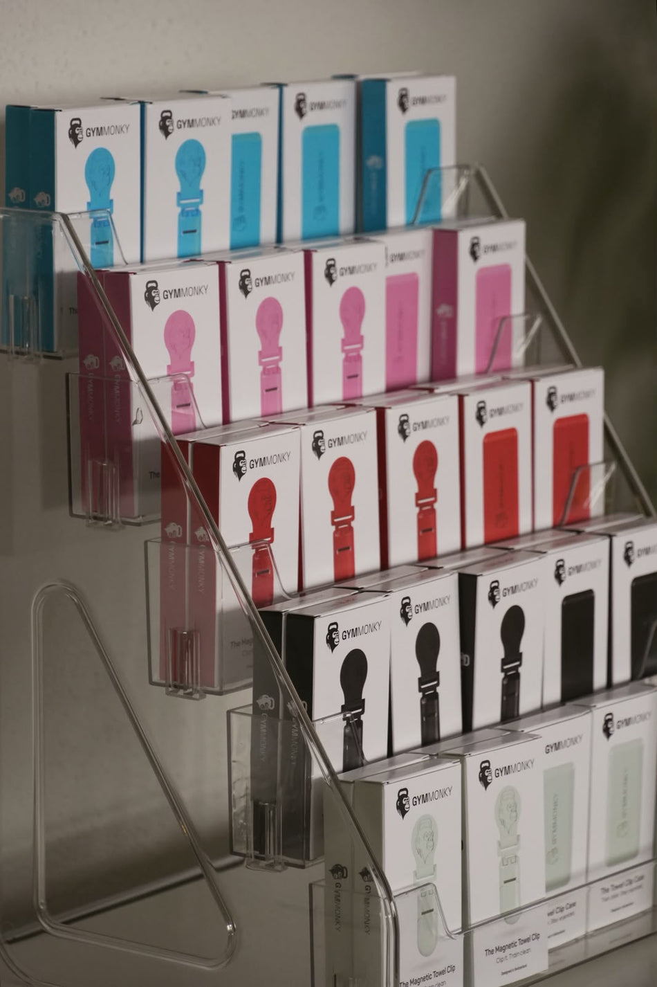 GYMMONKY Magnetic Towel Clip in den fünf Farben Core Black, Power Red, Steel Grey, Electric Pink und Sky Blue